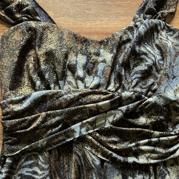 2/$10 ♥️ Le Château Metallic Animal Print Top - Picture 2 of 5